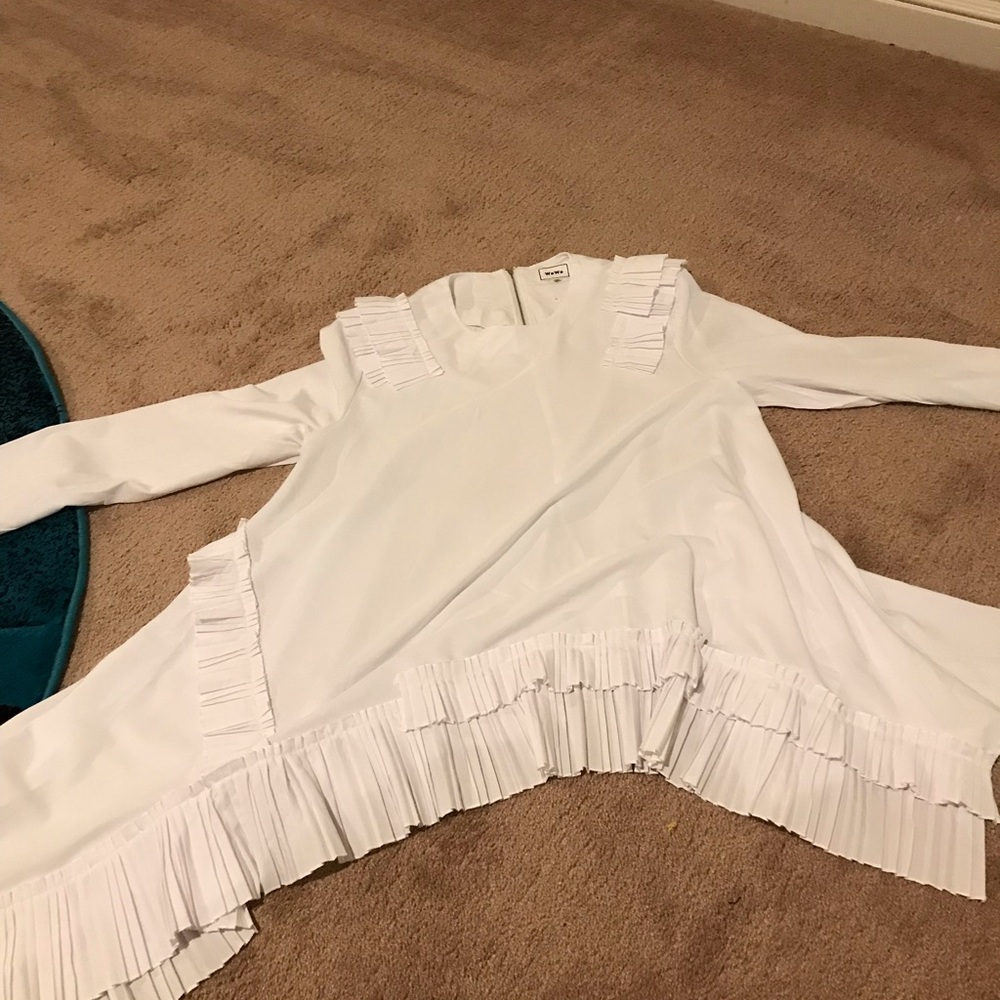 White Ruffled Long Sleeve Top, with back zipper. Brand new, missing tag - Picture 2 of 4